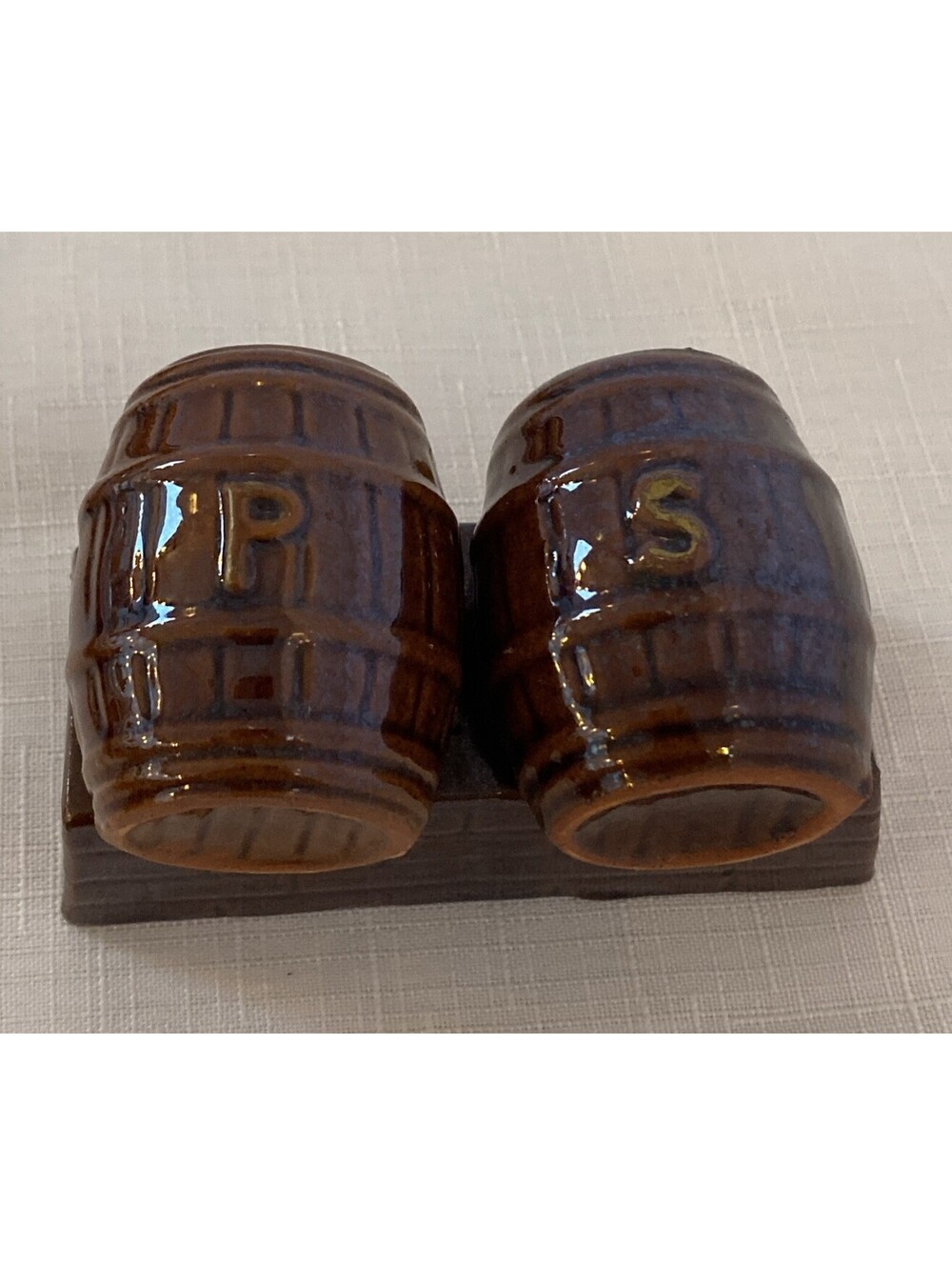 Vintage Enesco Beer Barrel Ceramic Salt & Pepper Shaker Set Made In Japan